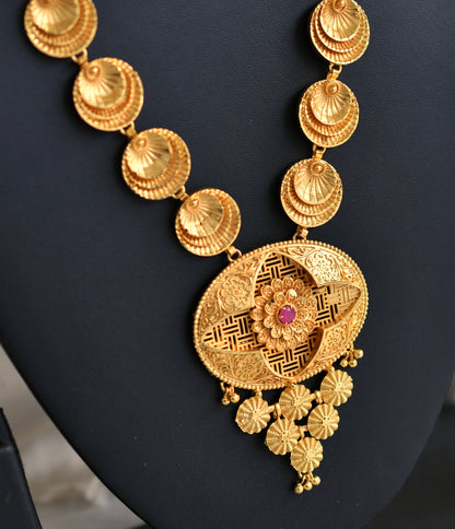 Gold tone Kerala style Ruby flower haar dj-43138