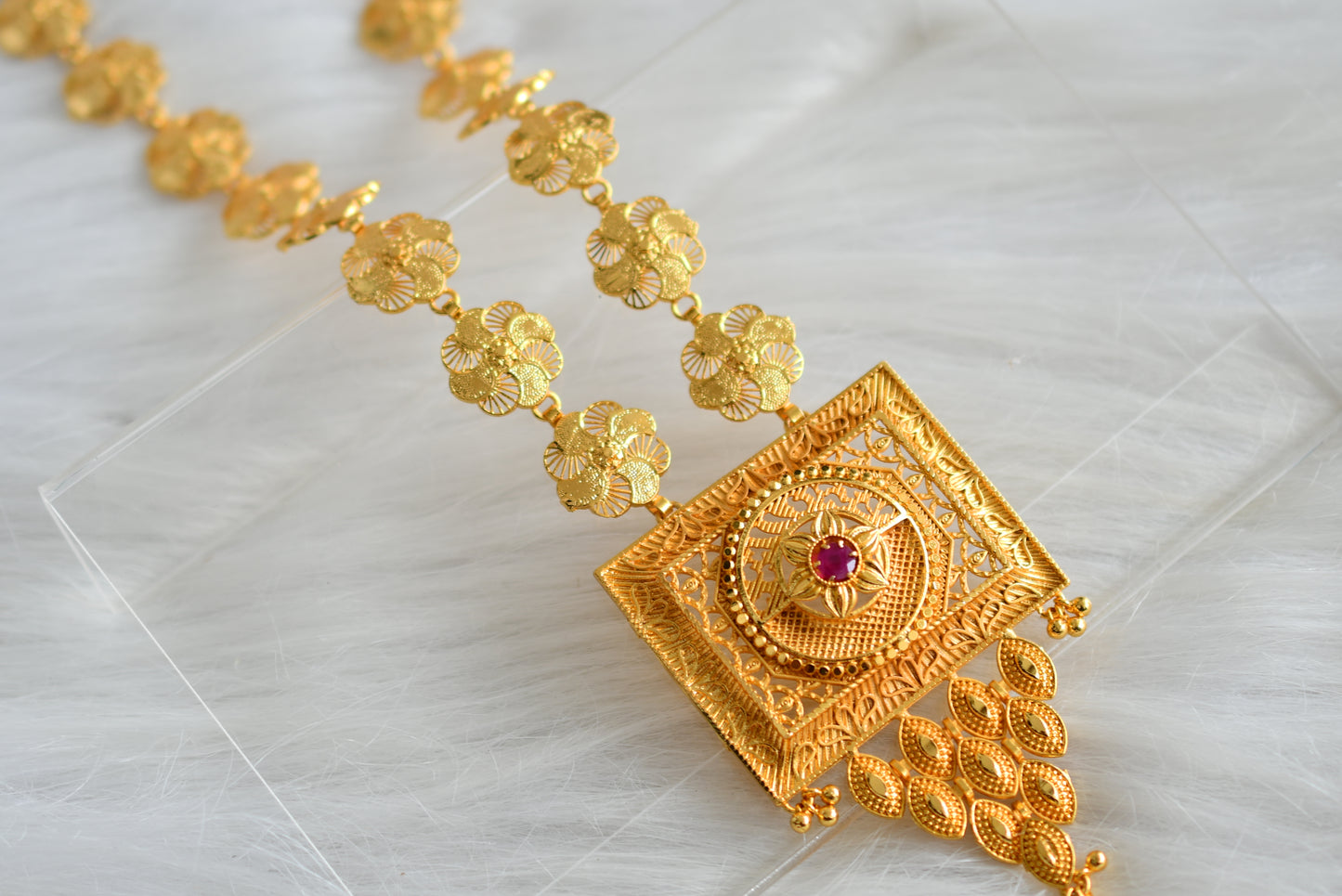 Gold tone Kerala style Ruby flower haar dj-43139