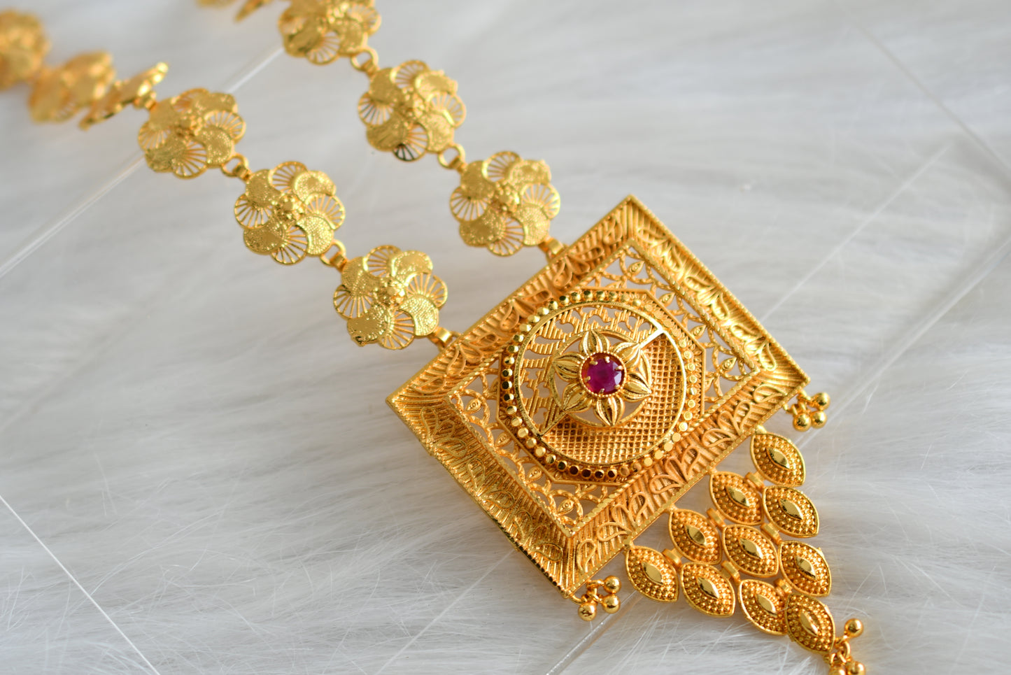 Gold tone Kerala style Ruby flower haar dj-43139