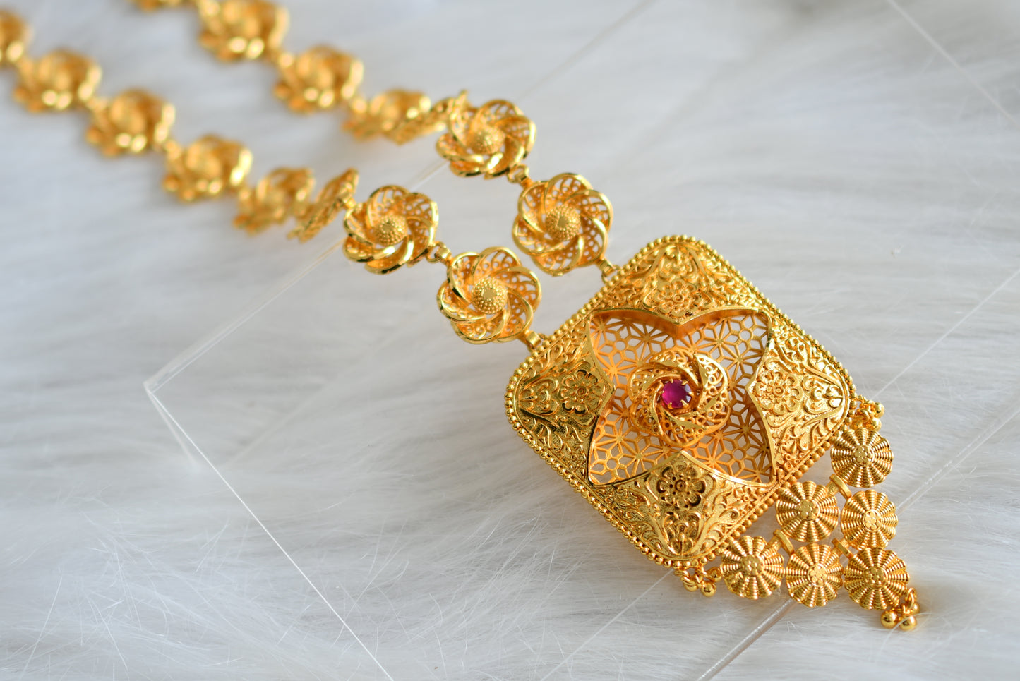 Gold tone Kerala style Ruby flower haar dj-43141