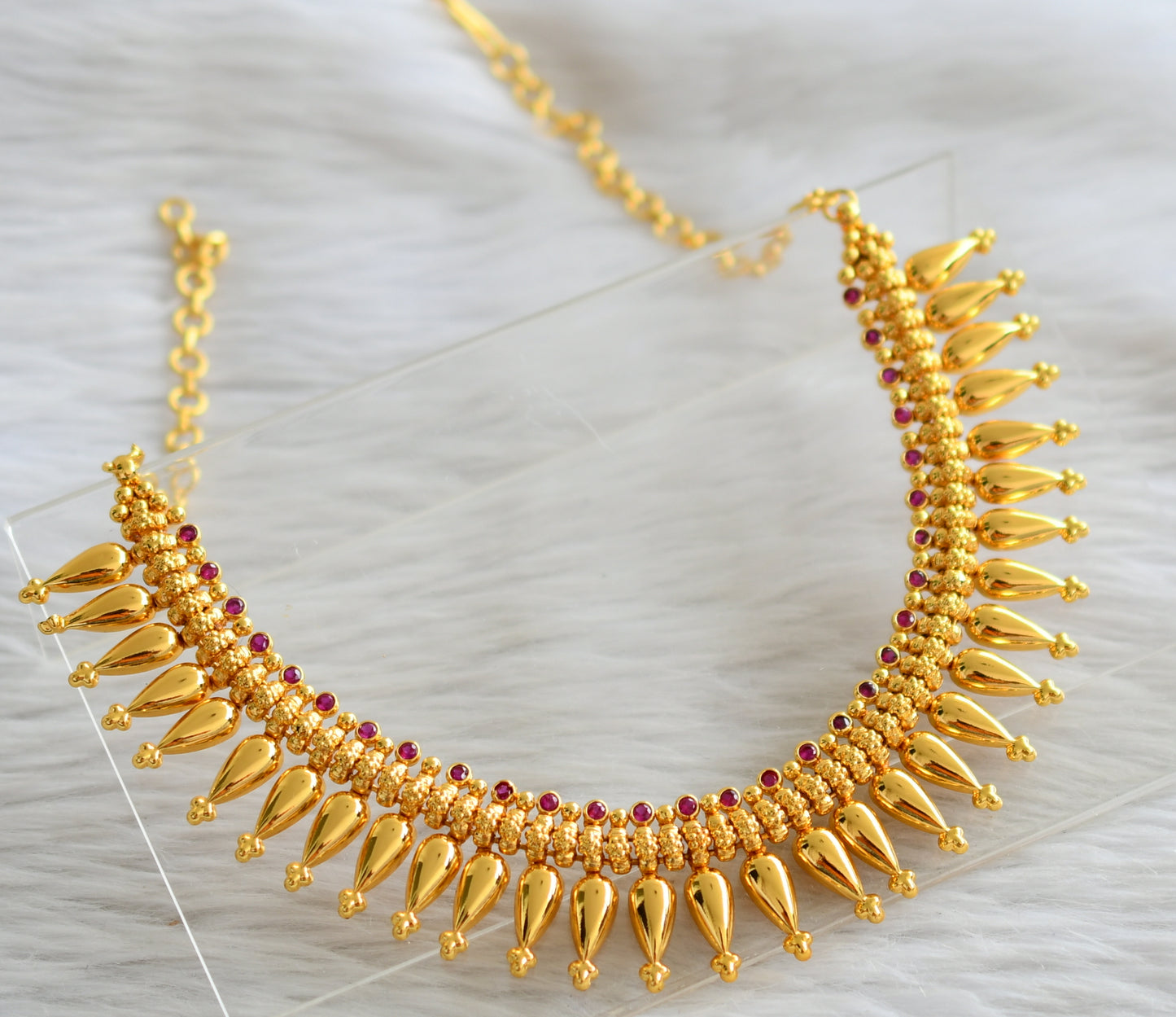 Gold tone pink stone kerlala style necklace dj-44599