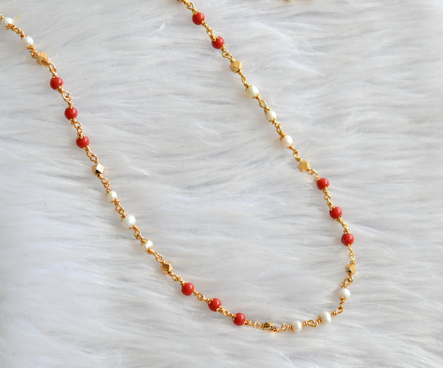 Gold tone coral-pearl chain dj-38574