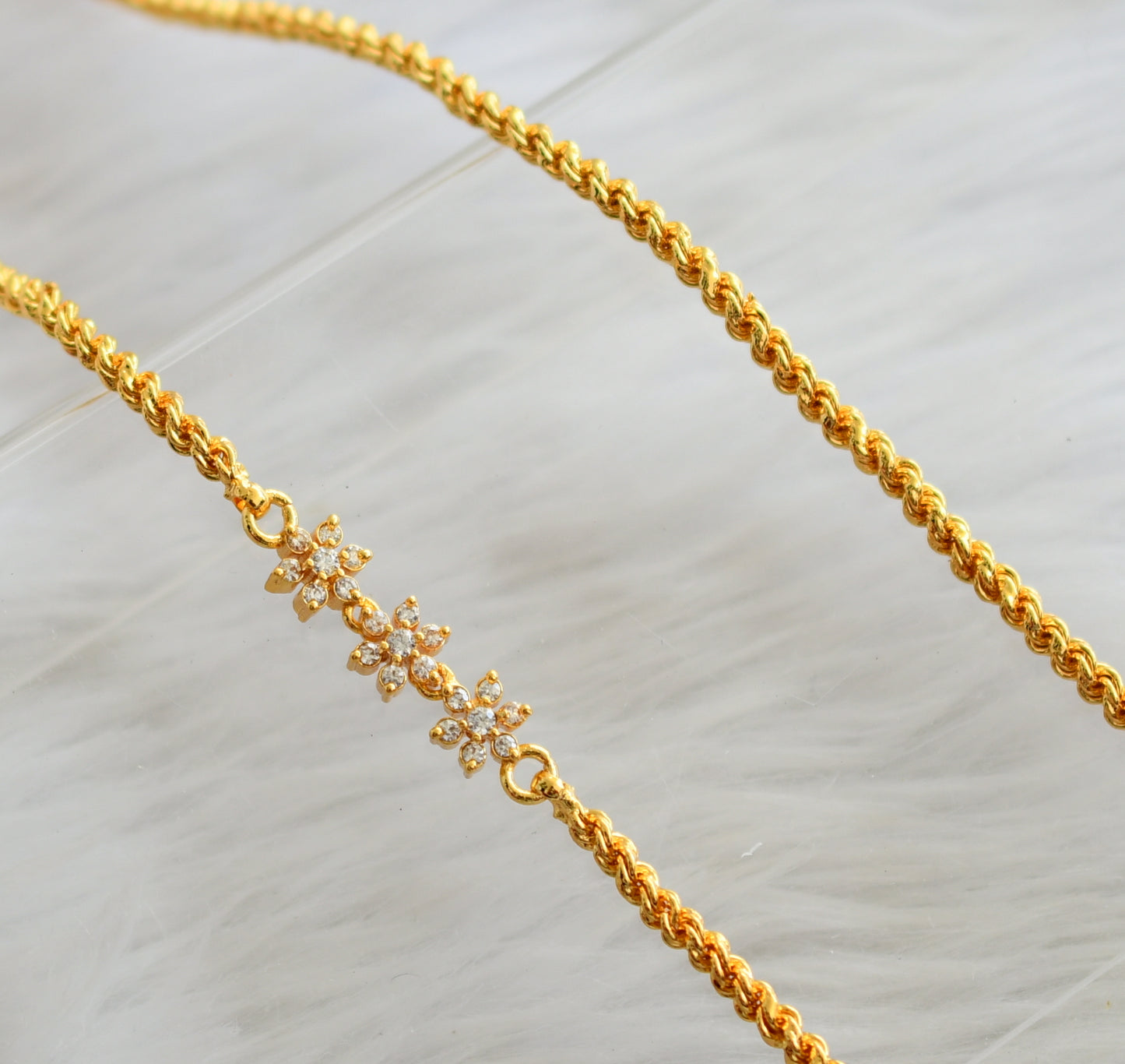 Gold tone rope chain cz white stone flower mugappu dj-44636