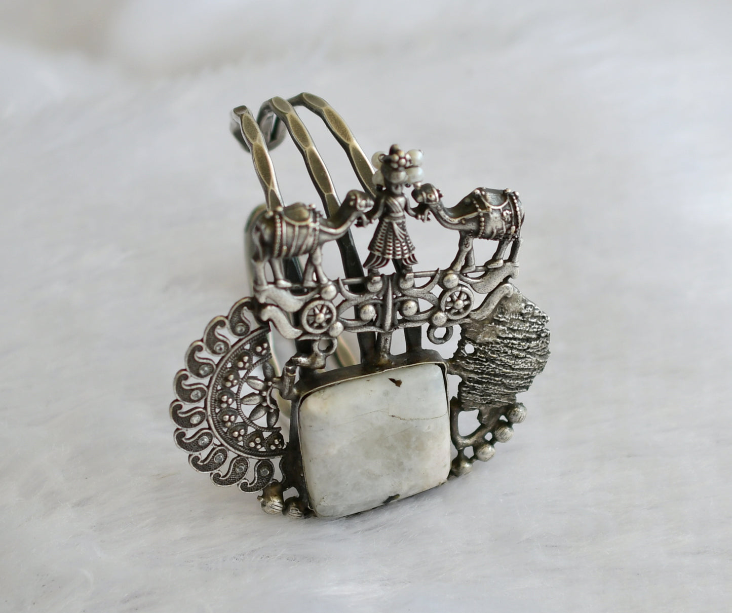 Silver tone white stone big bracelet with adjustable finger ring dj-46432