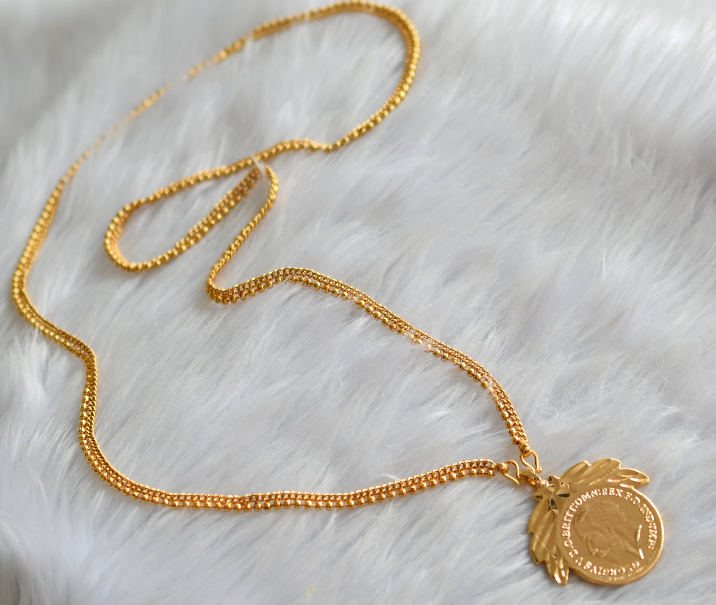 Gold tone 30 inches chain head coin pendant dj-43124