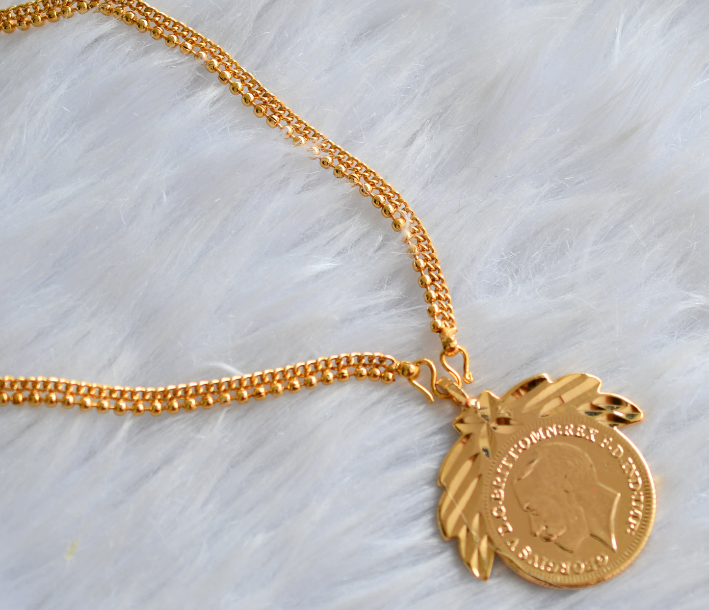 Gold tone 30 inches chain head coin pendant dj-43124