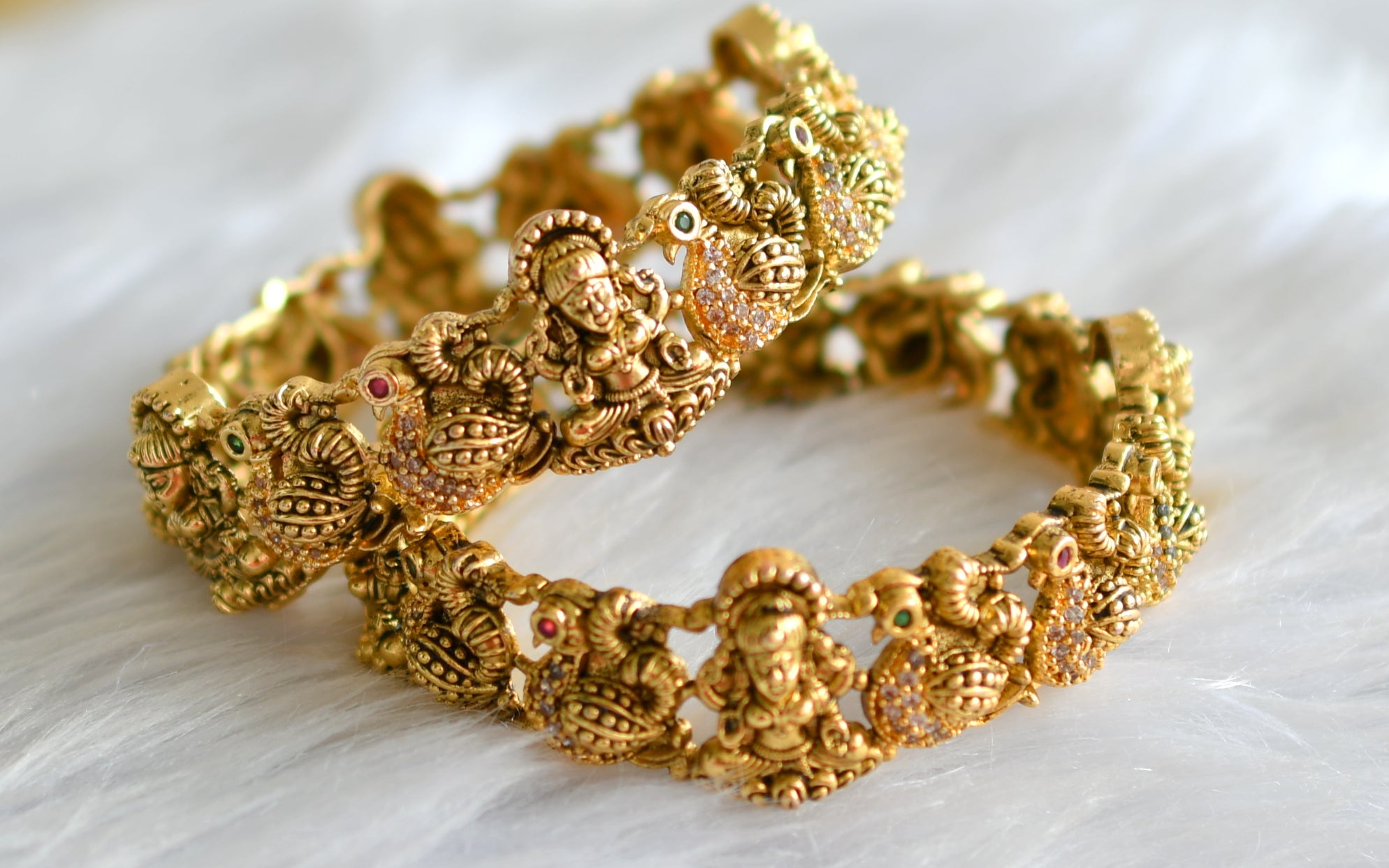 Antique gold bracelet with locket centerpiece – Kentshire