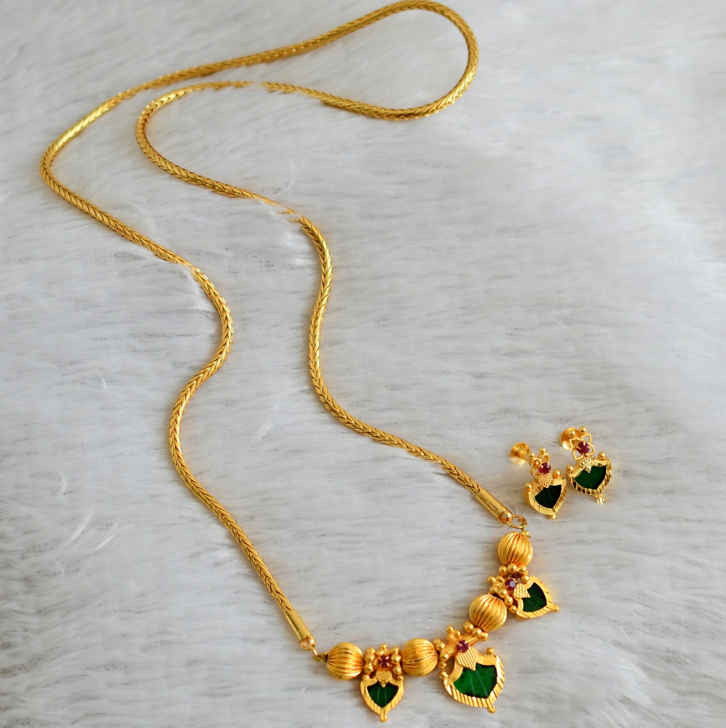 Gold tone kerala style pink-green palakka 24 inches chain set dj-48060