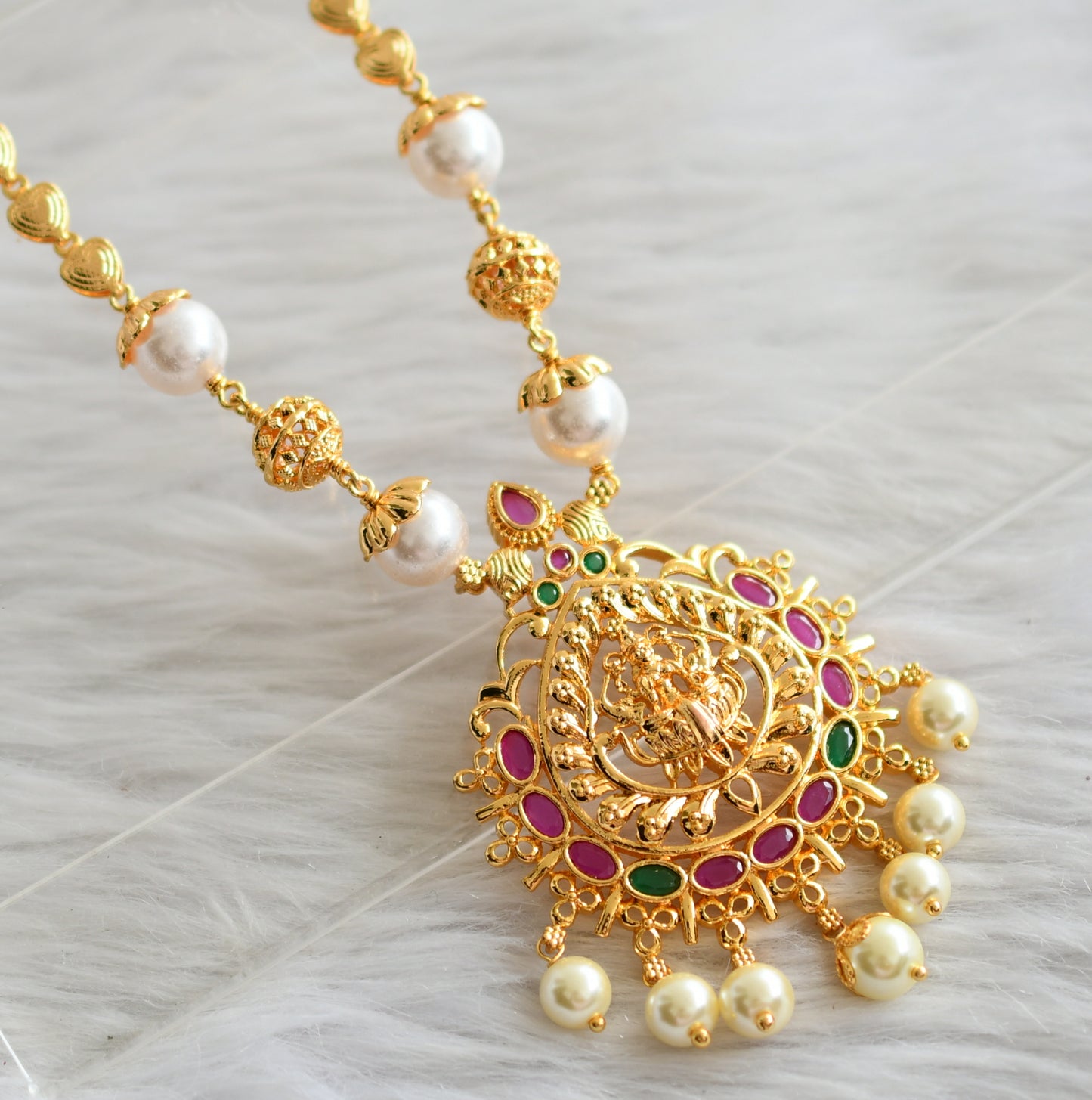 Gold tone ruby-green pearl lakshmi necklace dj-44678