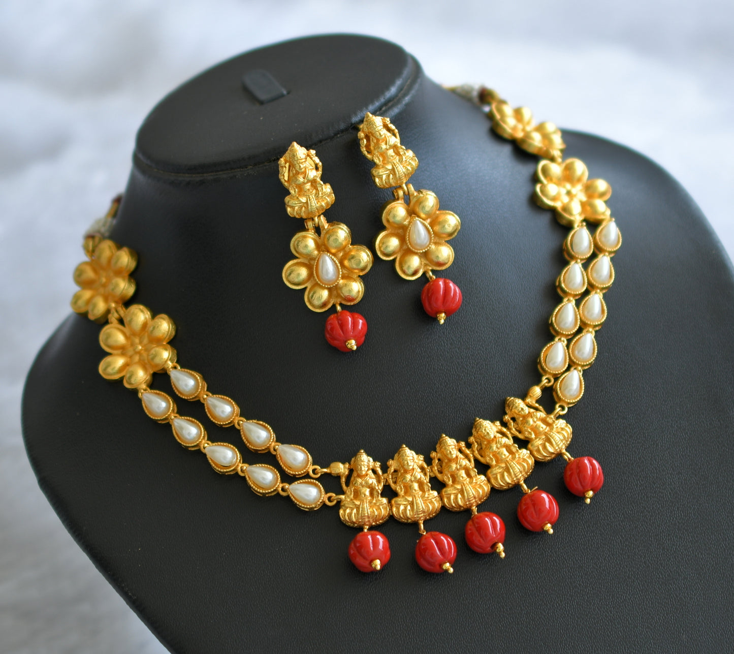 Matte finish coral pumpkin bead pearl stone lakshmi flower necklace set dj-46498