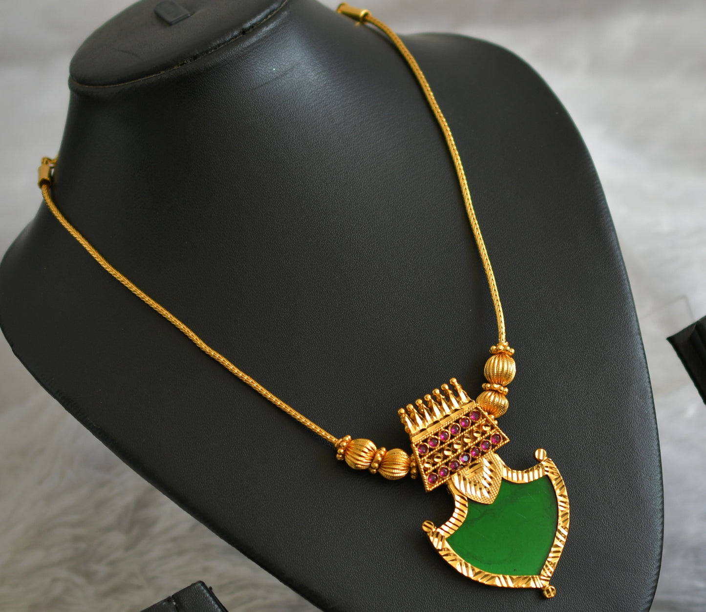 Gold tone pink-green kerala style palakka kodi necklace dj-48087