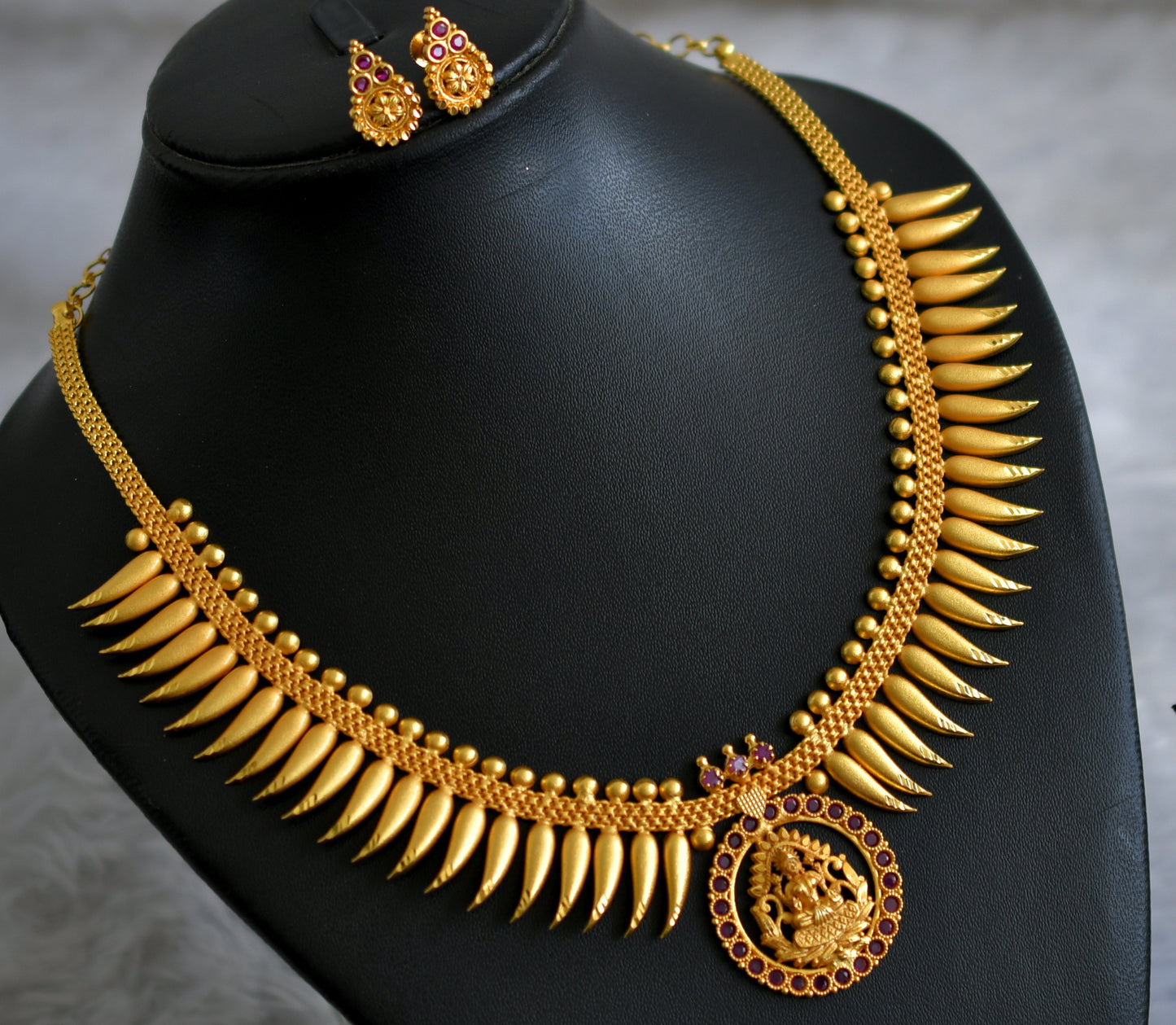 Matte gold tone ruby lakshmi kerala style mulla mottu necklace set dj-48097