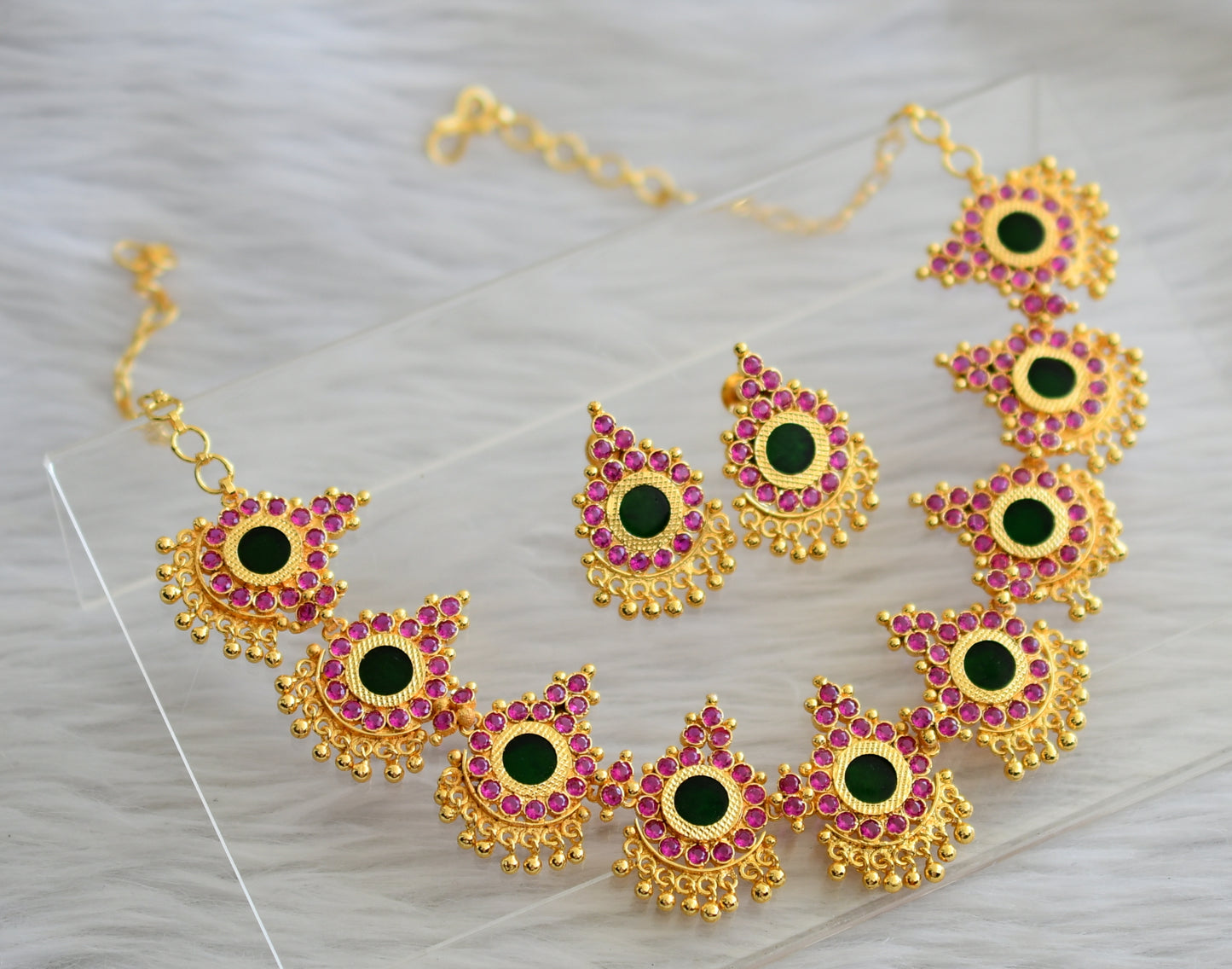 Gold tone kerala style ad pink-green round necklace set dj-44756