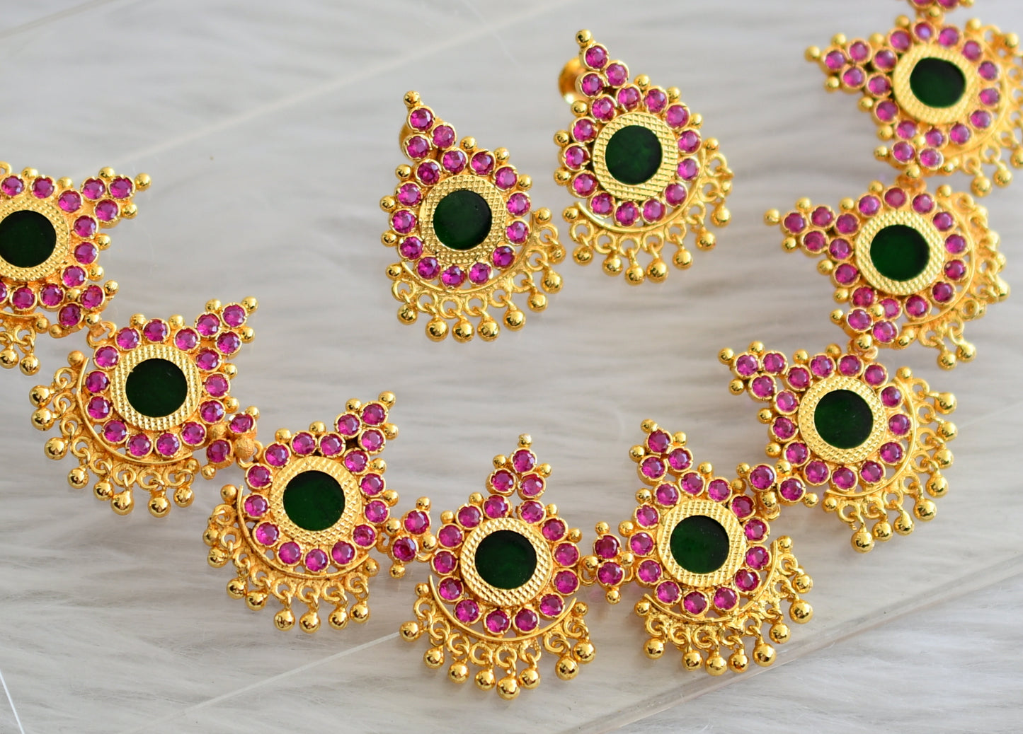 Gold tone kerala style ad pink-green round necklace set dj-44756