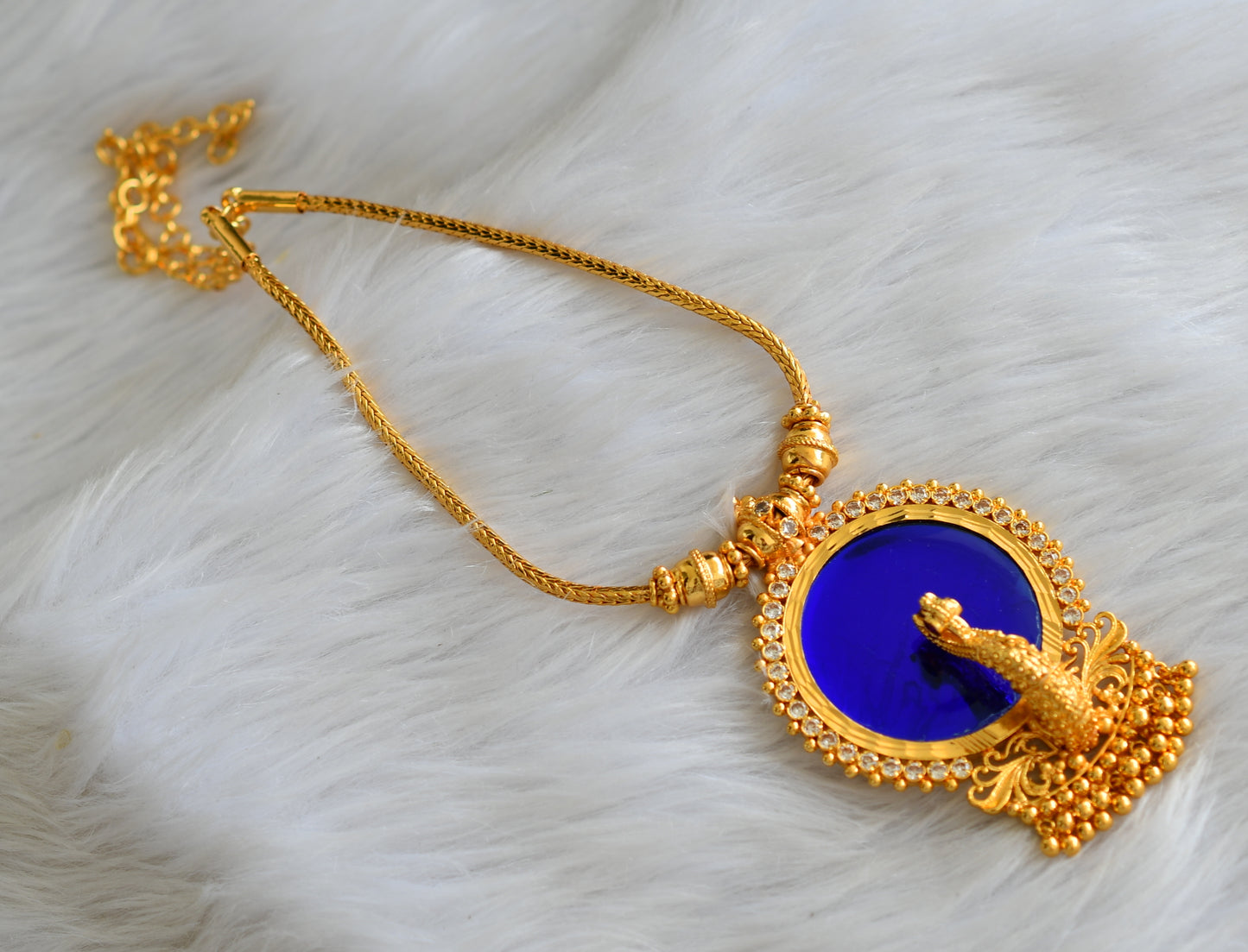 Gold tone kerala style blue-white peacock round necklace dj-43233