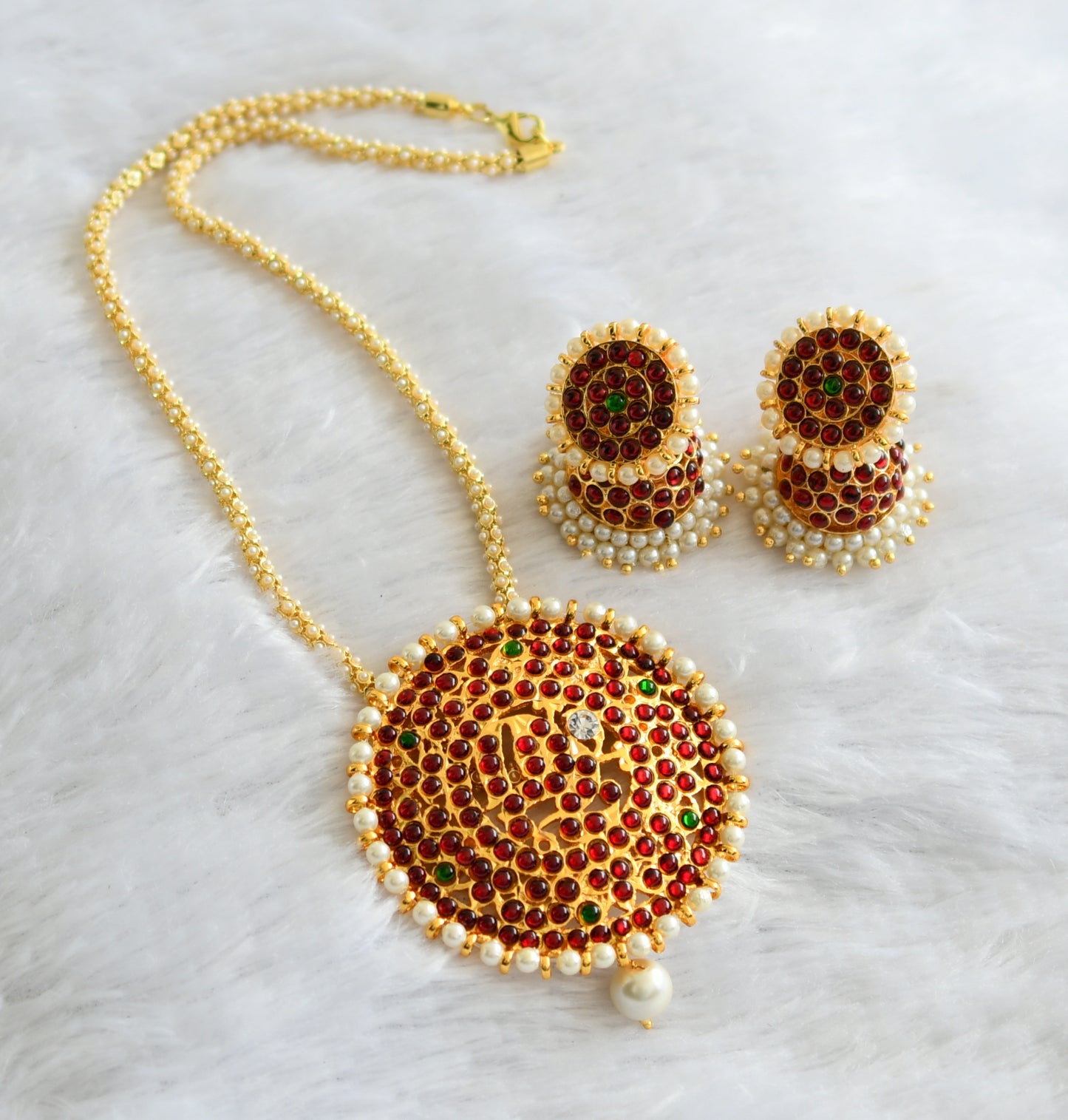 Gold tone kemp-green round big pendant pearl temple necklace set dj-02803