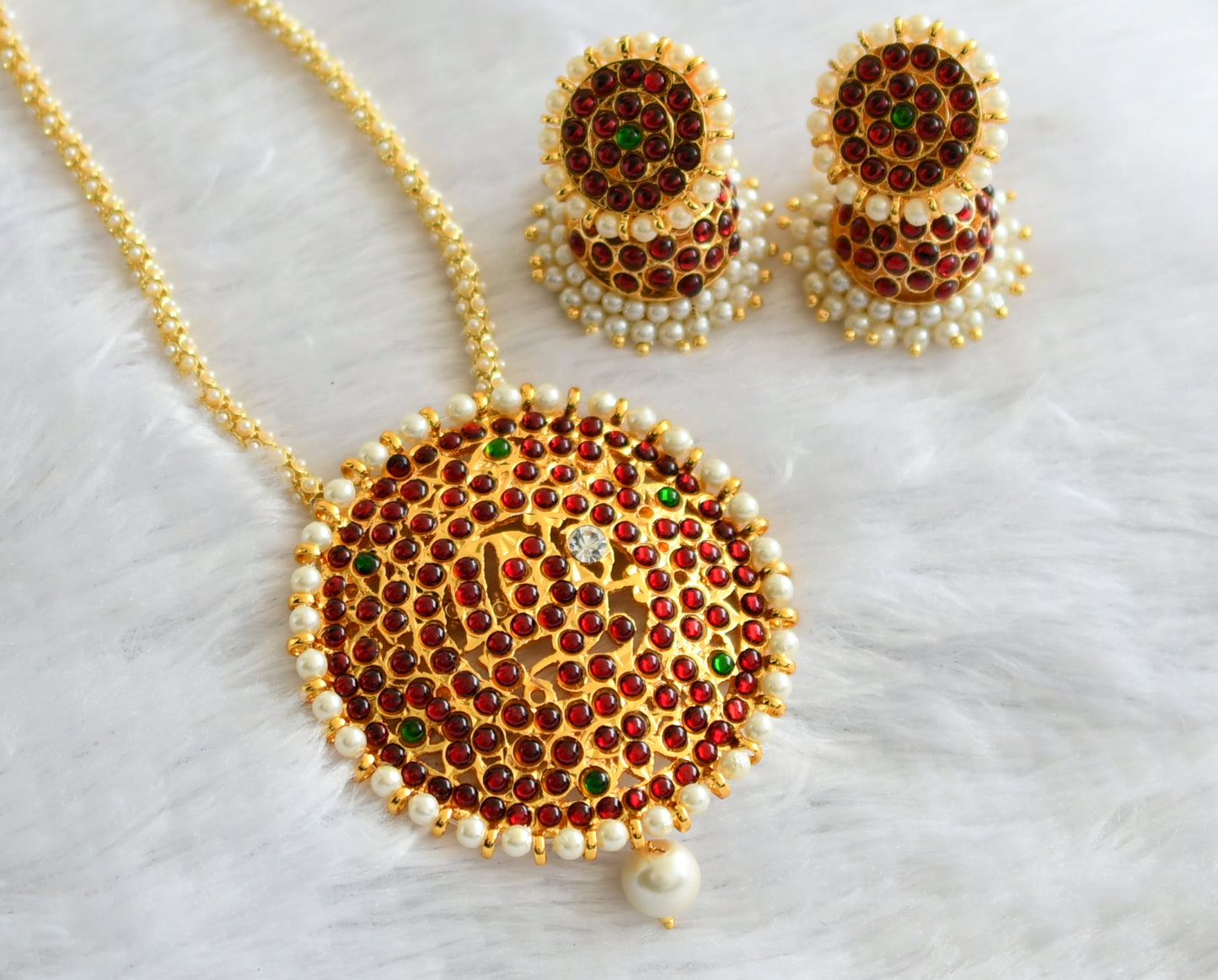 Gold tone kemp-green round big pendant pearl temple necklace set dj-02803