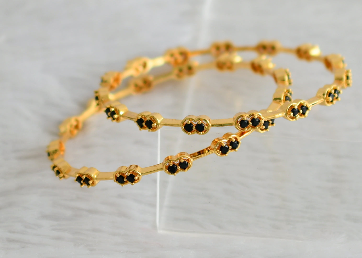 Gold tone black stone bangles(2.6) dj-48130