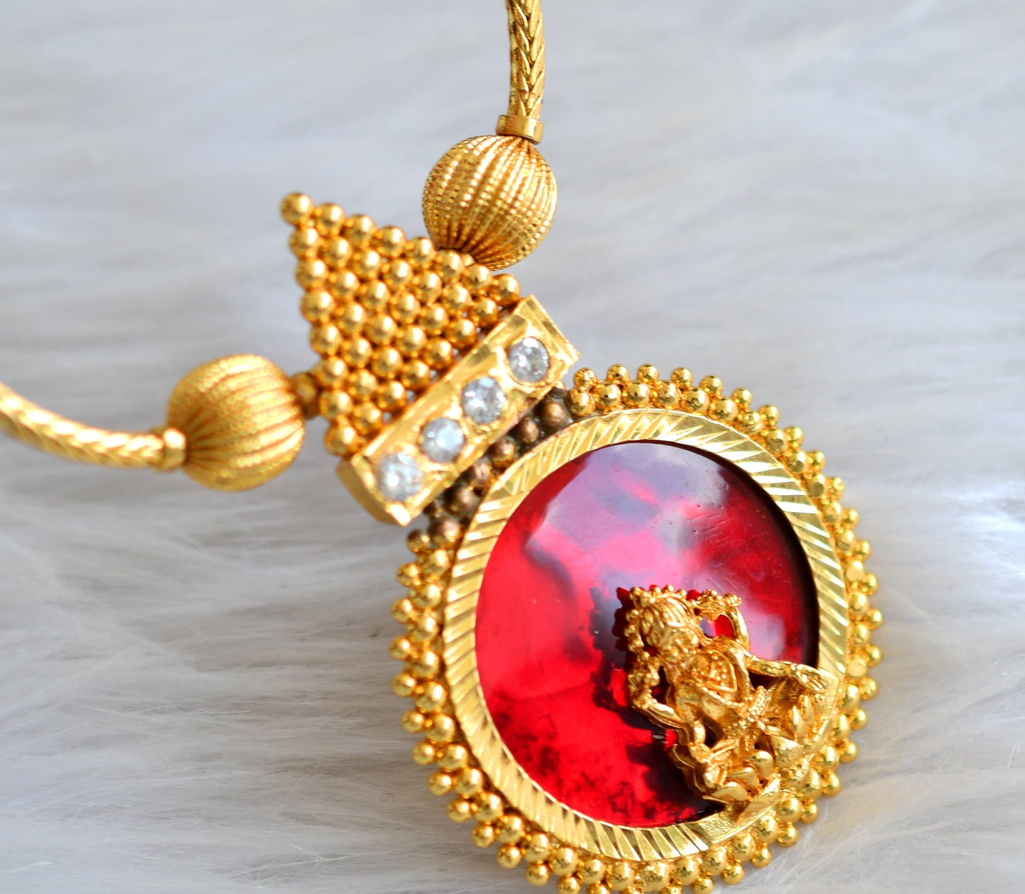 Gold tone kerala style red-white lakshmi round necklace dj-43226