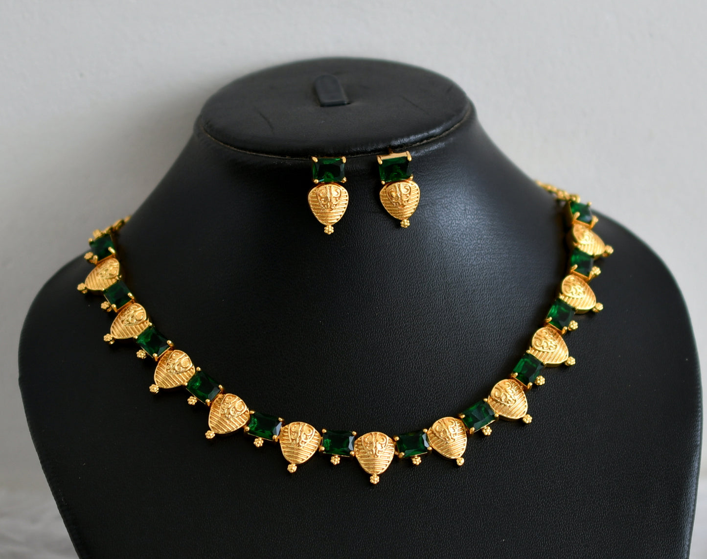 Gold tone bottle green block stone necklace set dj-48230