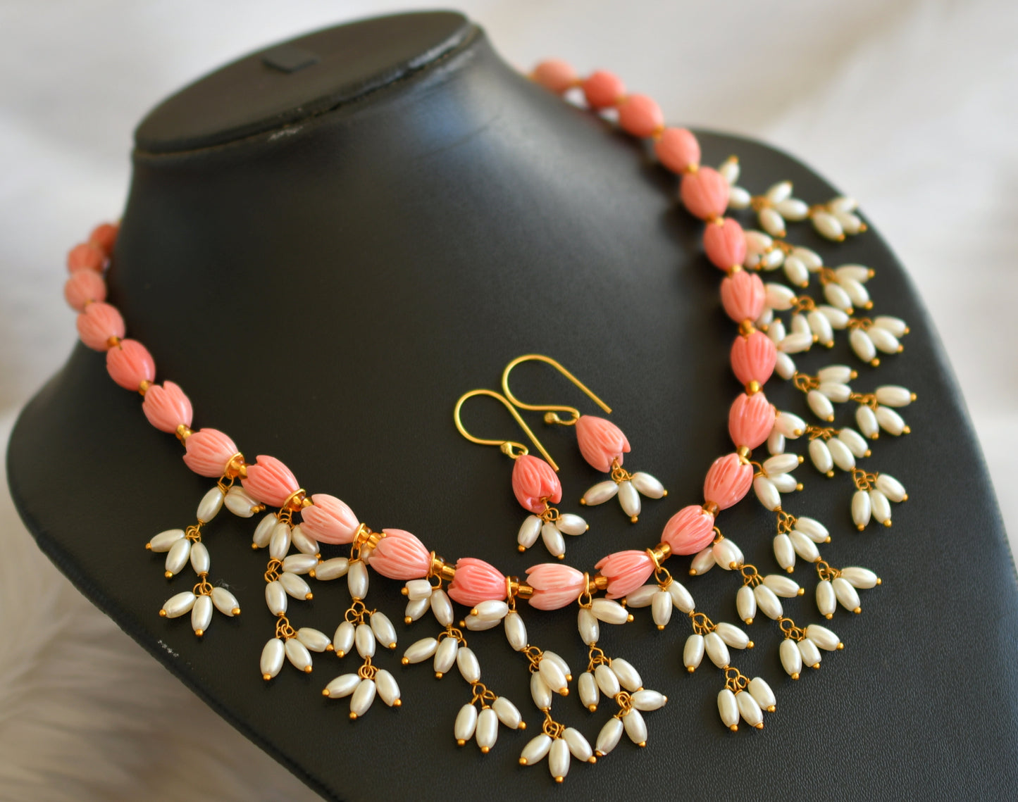 Gold tone baby pink-rice pearl cluster tulip beaded necklace set dj-44825