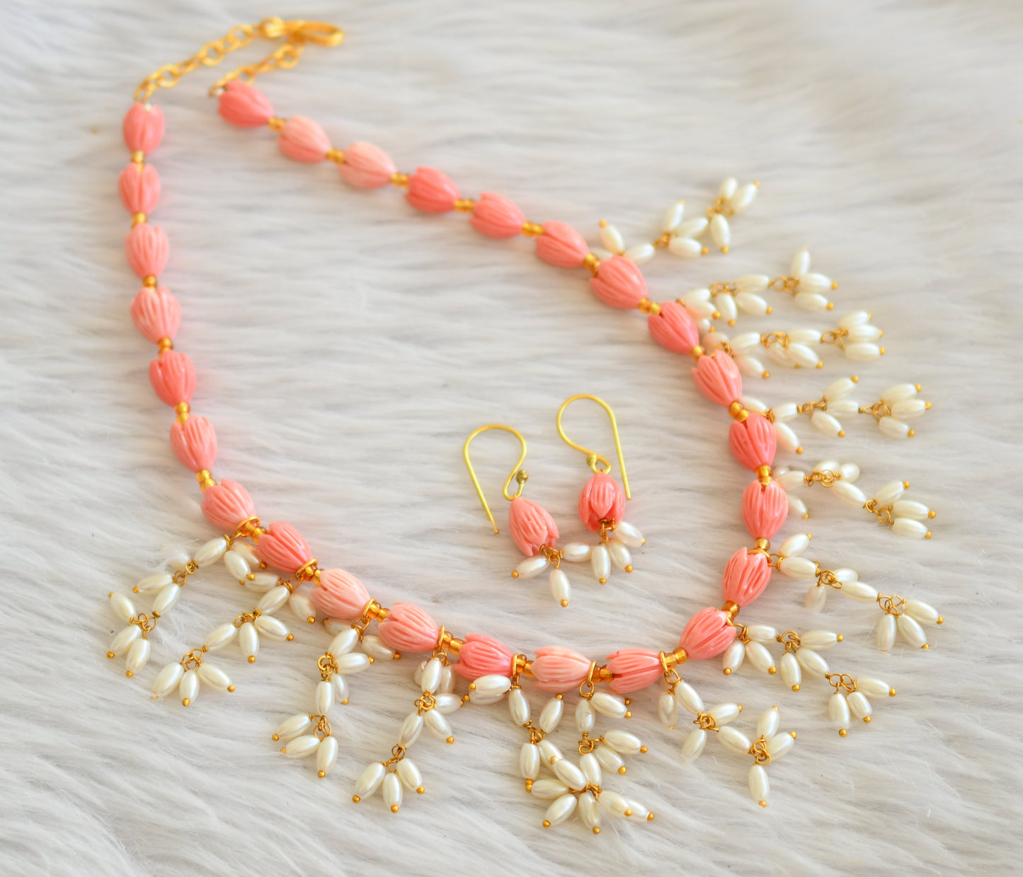 Gold tone baby pink-rice pearl cluster tulip beaded necklace set dj-44825