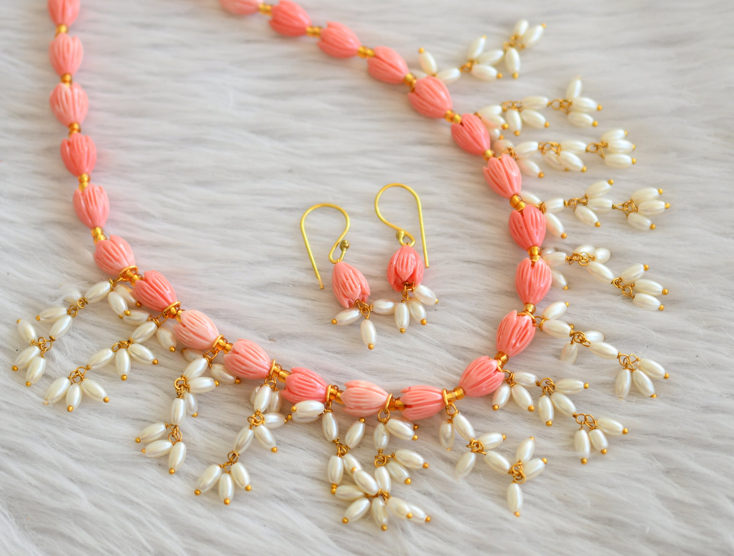 Gold tone baby pink-rice pearl cluster tulip beaded necklace set dj-44825