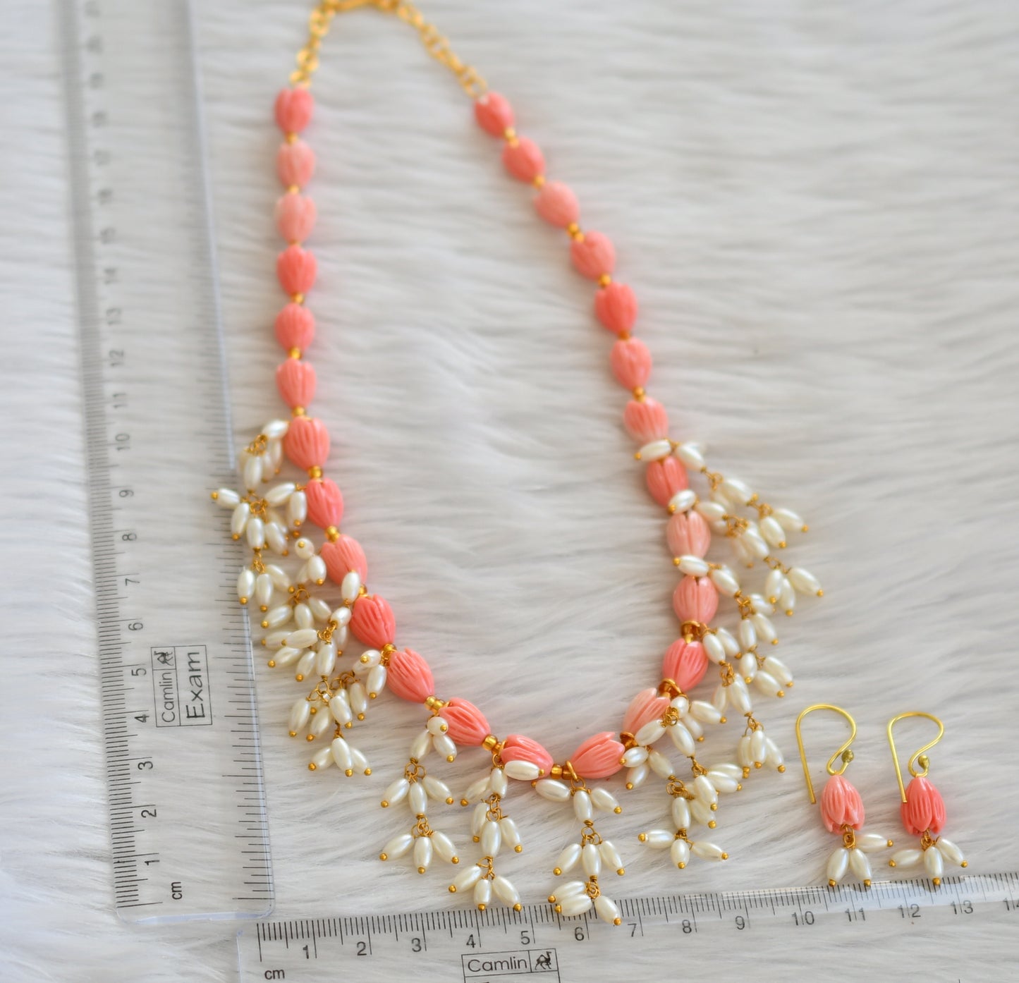 Gold tone baby pink-rice pearl cluster tulip beaded necklace set dj-44825