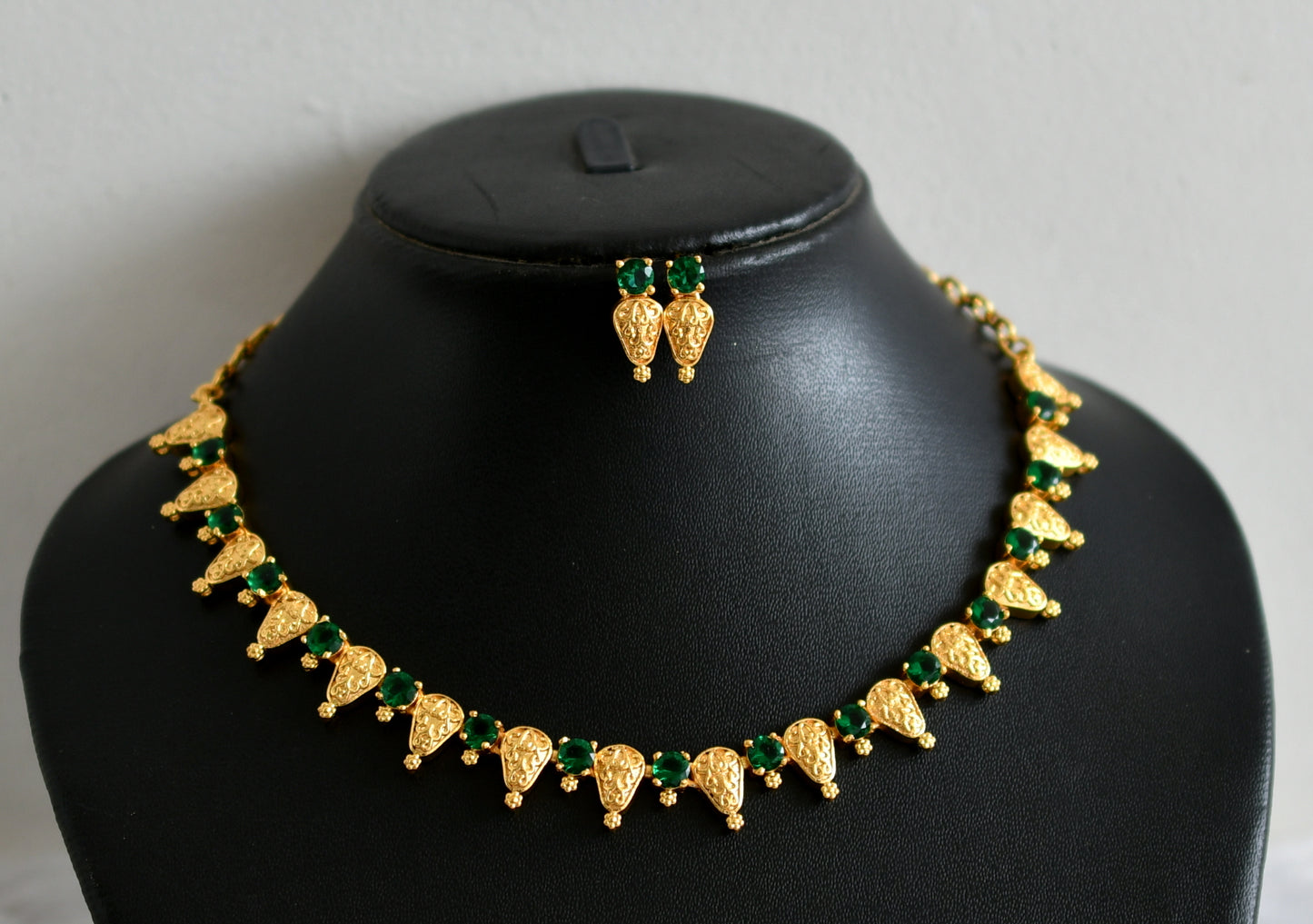 Gold tone bottle green stone necklace set dj-48233