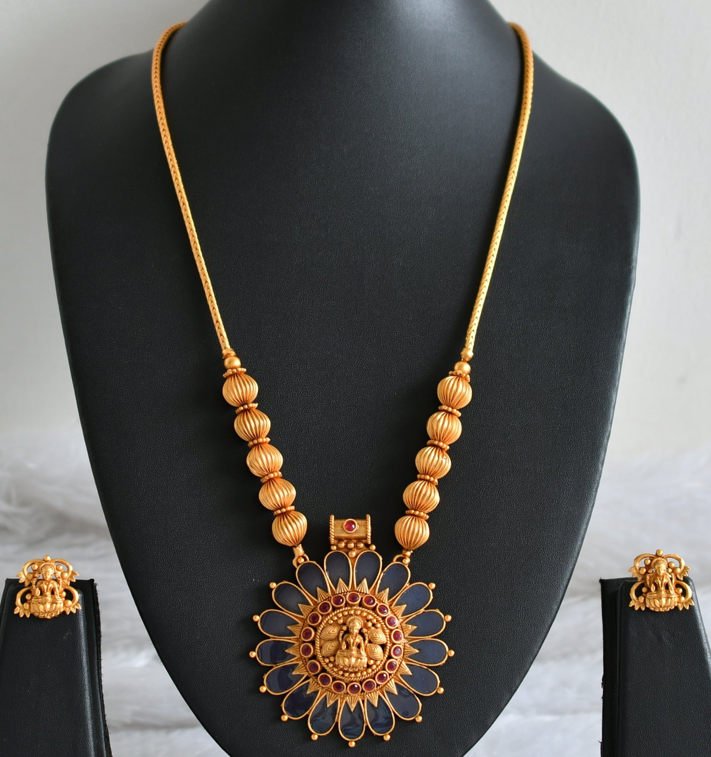 Matte finish kerala style ruby-blue gopi lakshmi kodi necklace set dj-48245