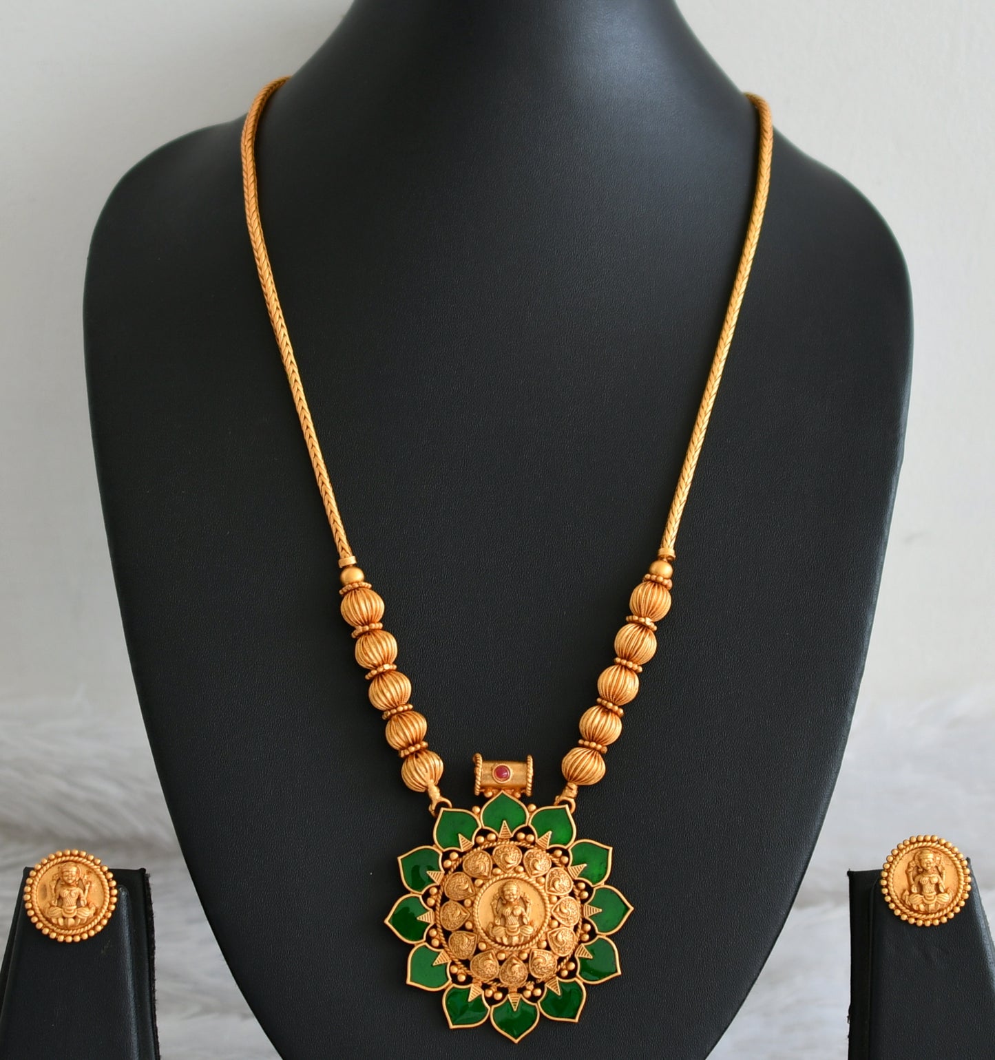 Matte finish kerala style green palakka lakshmi kodi necklace set dj-48240