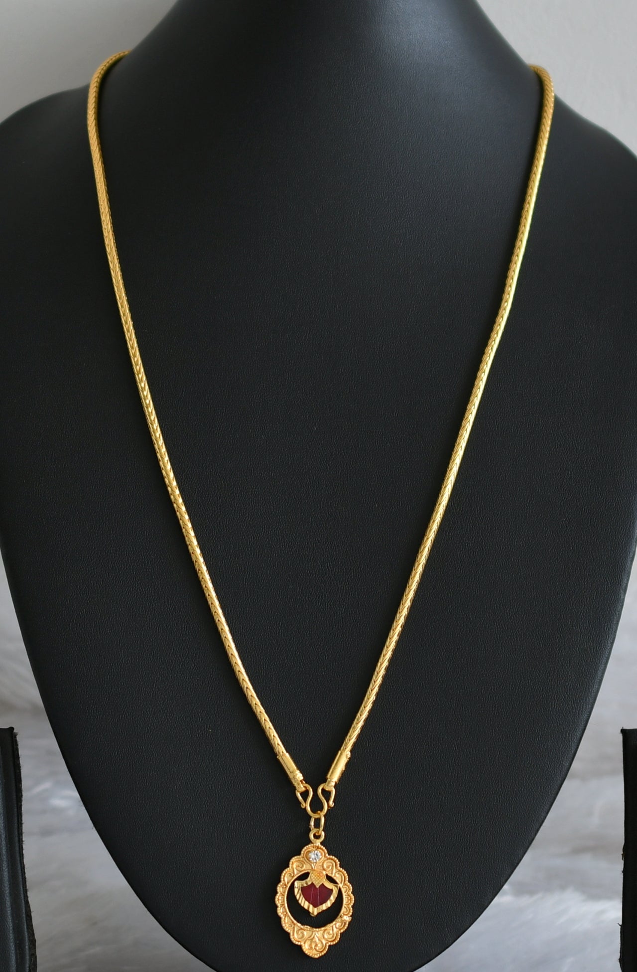 Gold tone 24 inches kodi chain with red palakka pendant dj-48255