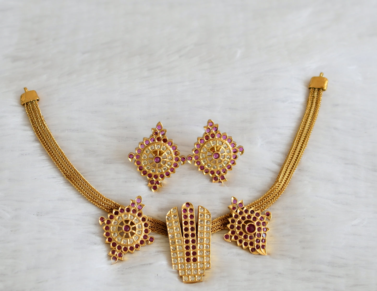 Matte finish ruby-white Nama-Shanku-Chakra necklace set dj-41477