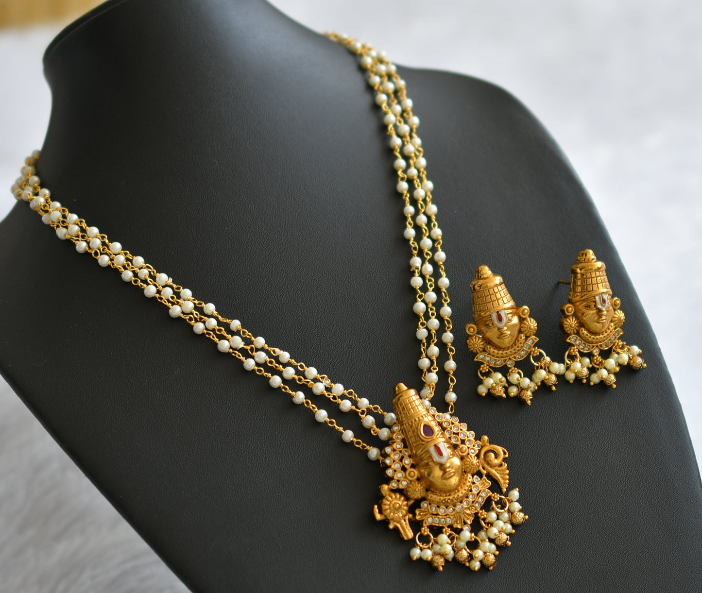 Matte finish ruby-white-pearl thirumal necklace set dj-46573