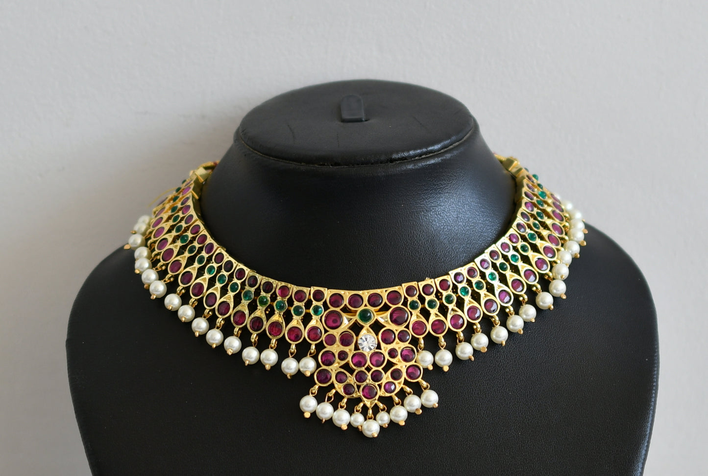 Gold tone precious kemp-green-white pearl bead choker necklace dj-50273