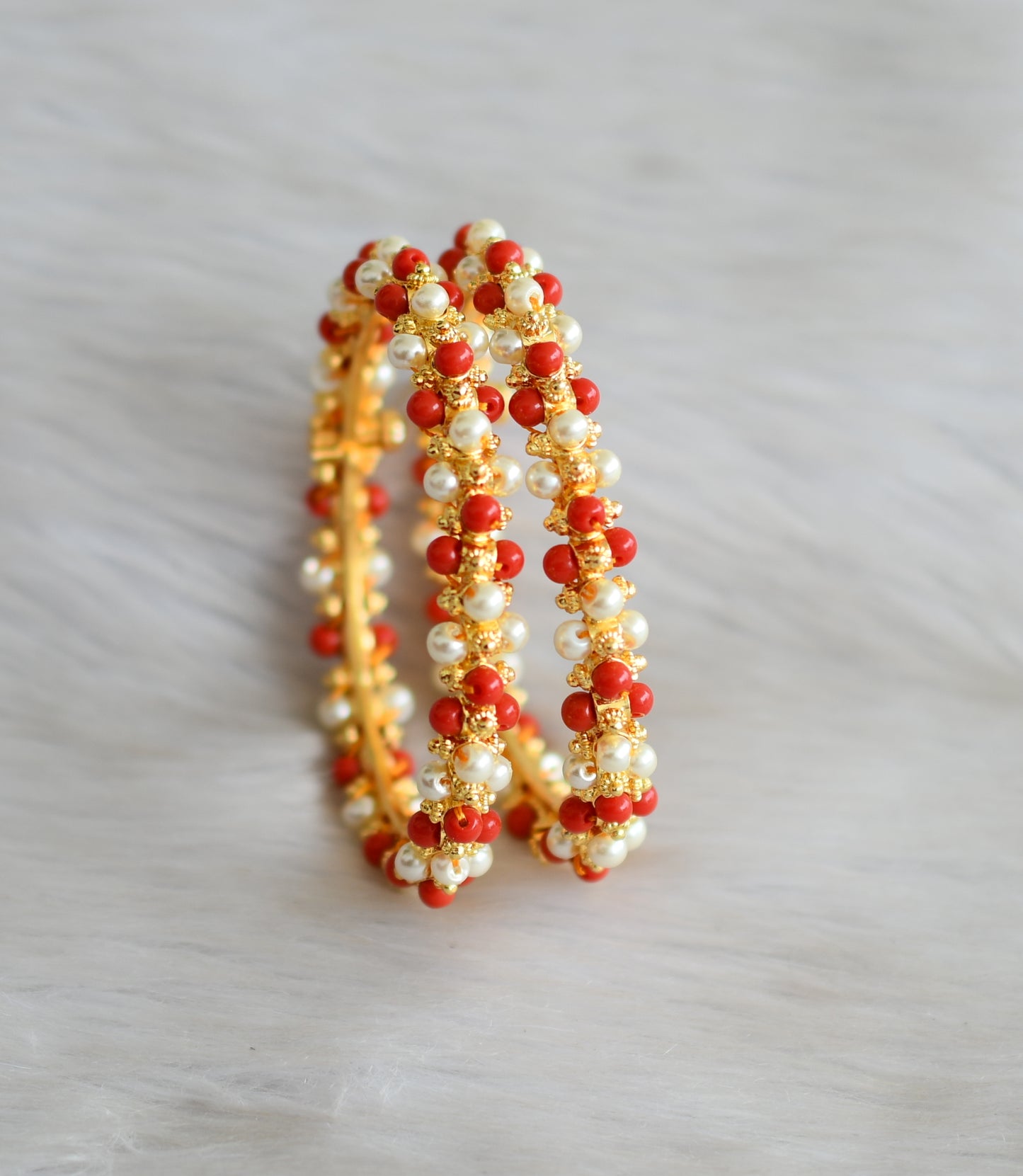 Gold tone pearl-coral beaded bangles(2.6) dj-42093