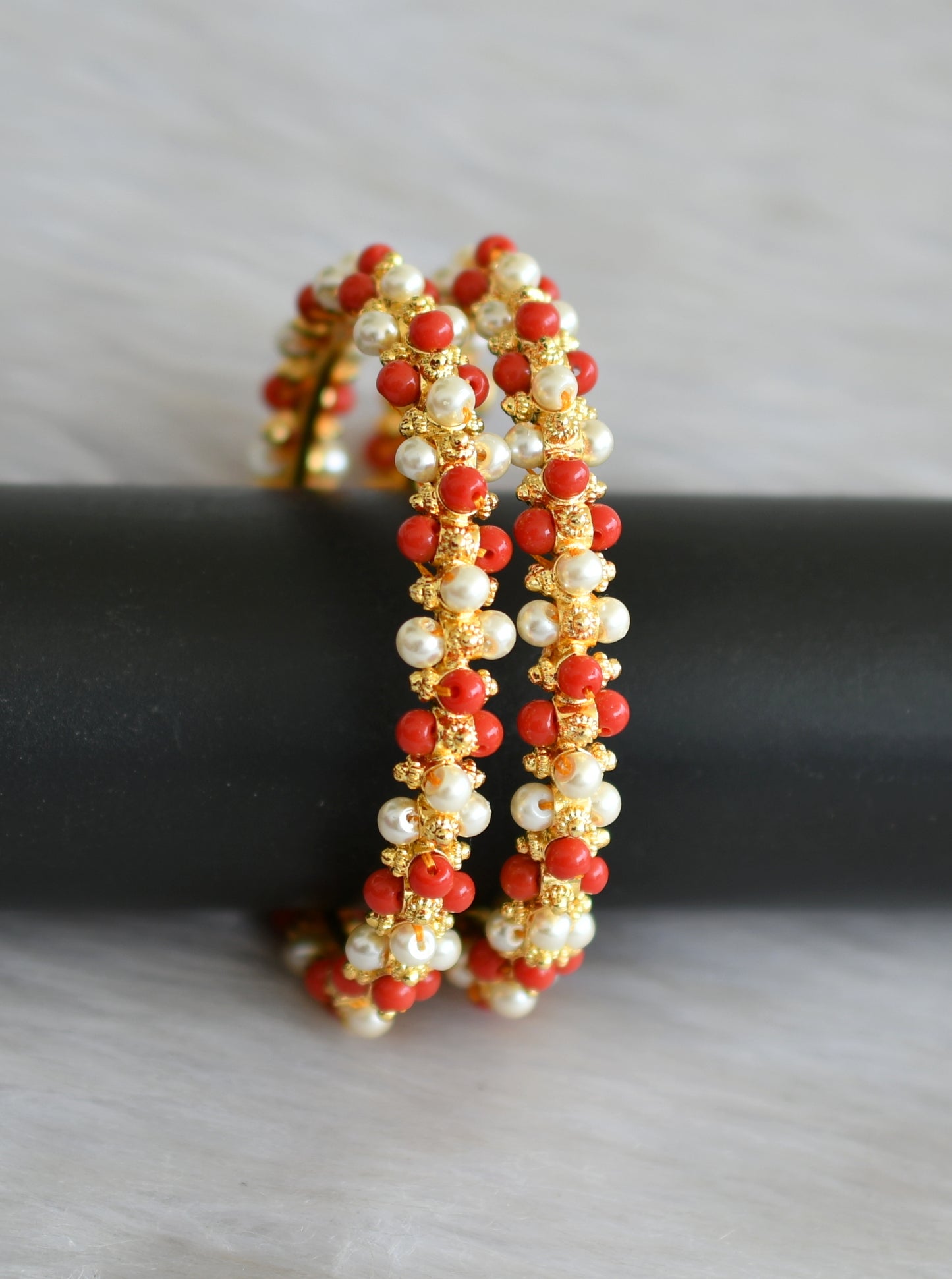 Gold tone pearl-coral beaded bangles(2.4) dj-42092