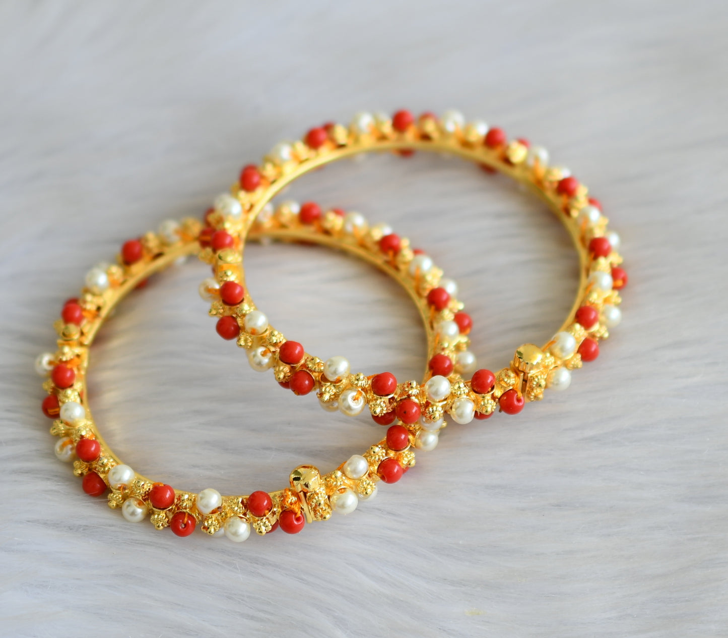 Gold tone pearl-coral beaded bangles(2.8) dj-42094