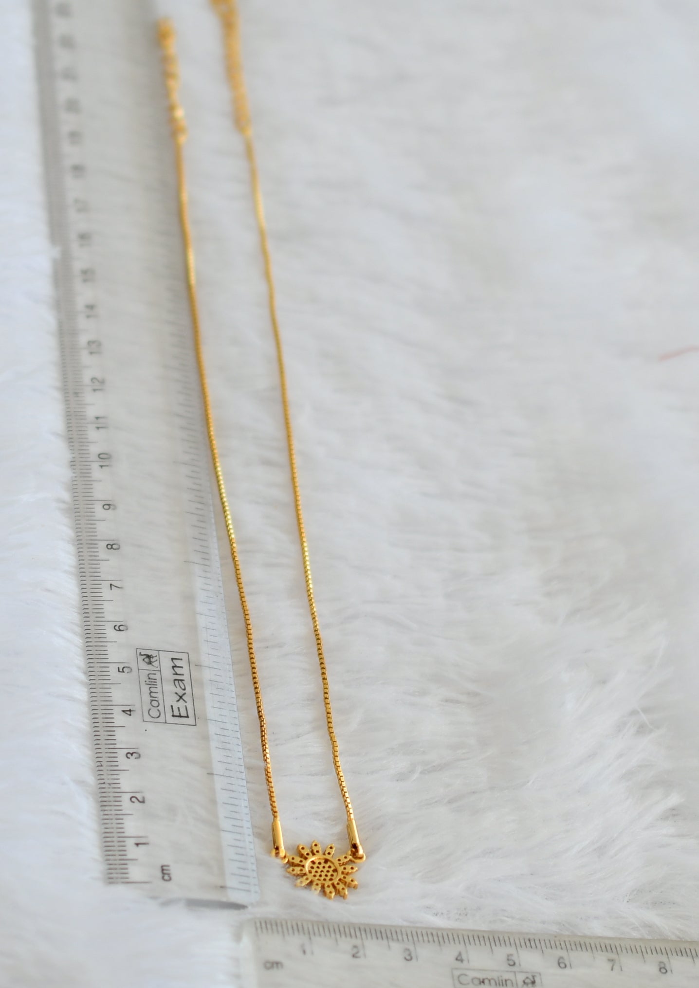 Gold tone 18 inches chain with cz white flower pendant dj-50309