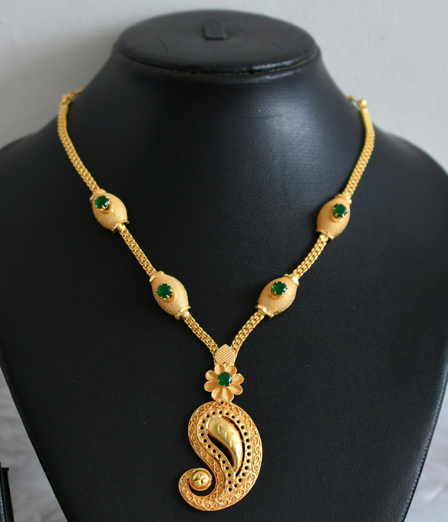 Matte gold tone green mango flower necklace dj-48314