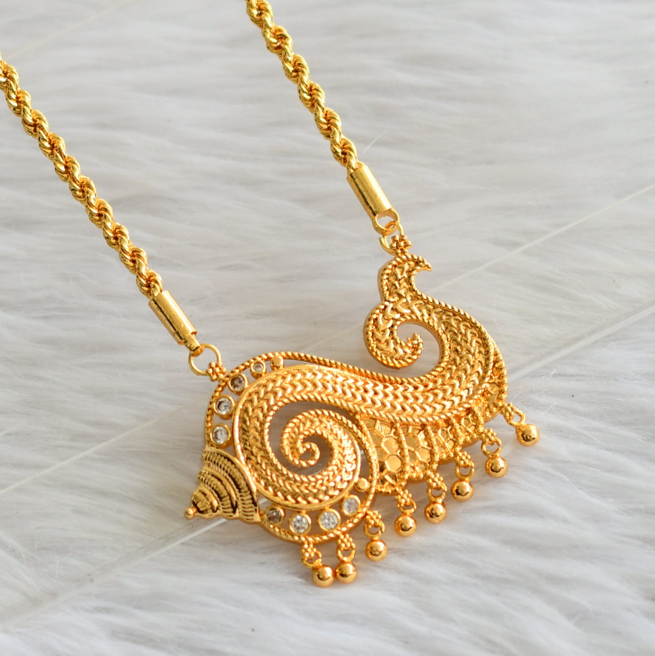 Gold tone 24 inches chain with white shanku pendant dj-44940