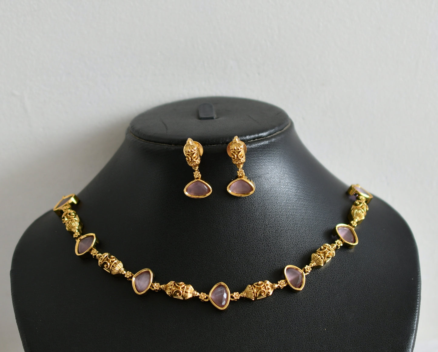 Antique gold tone baby pink stone necklace set dj-48360