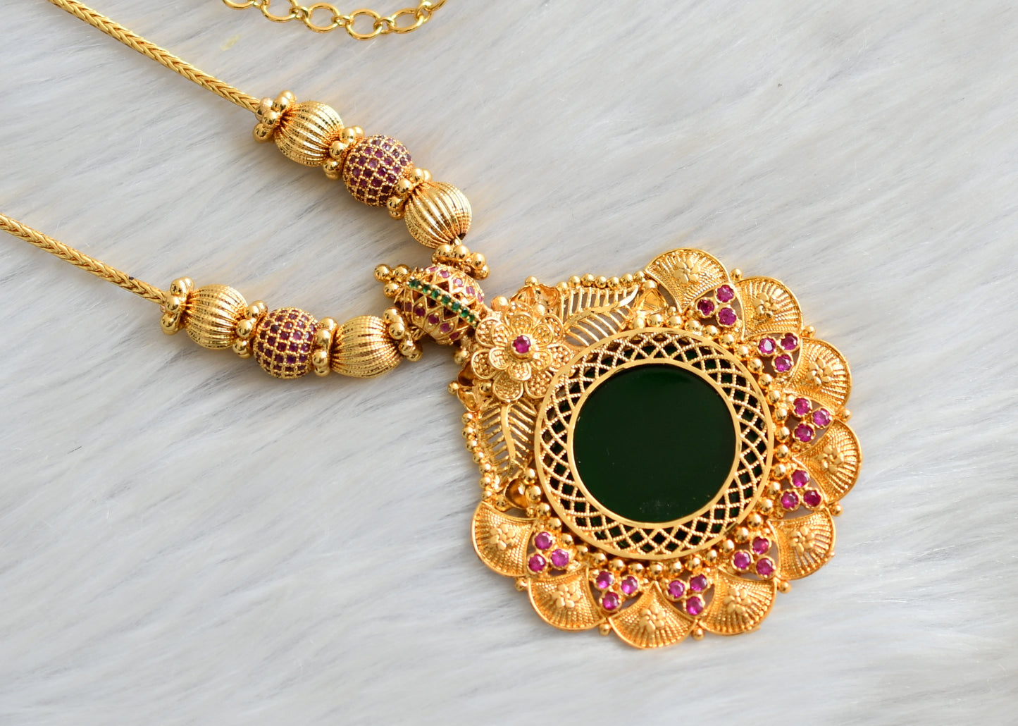 Gold tone pink stone green round Kerala style kodi necklace dj-42122