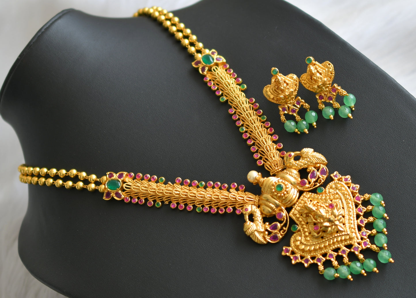 Gold tone ruby-green stone Lakshmi green agates necklace set dj-42144