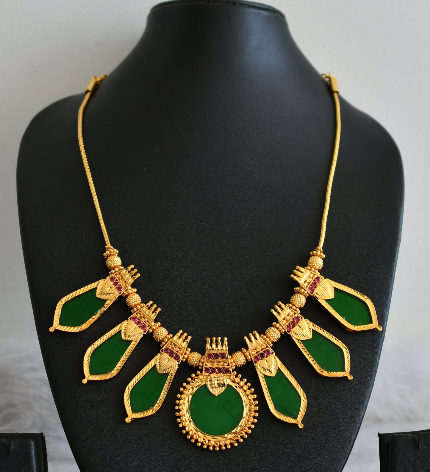 Gold tone kerala style pink-green round nagapadam kodi necklace set dj-48449