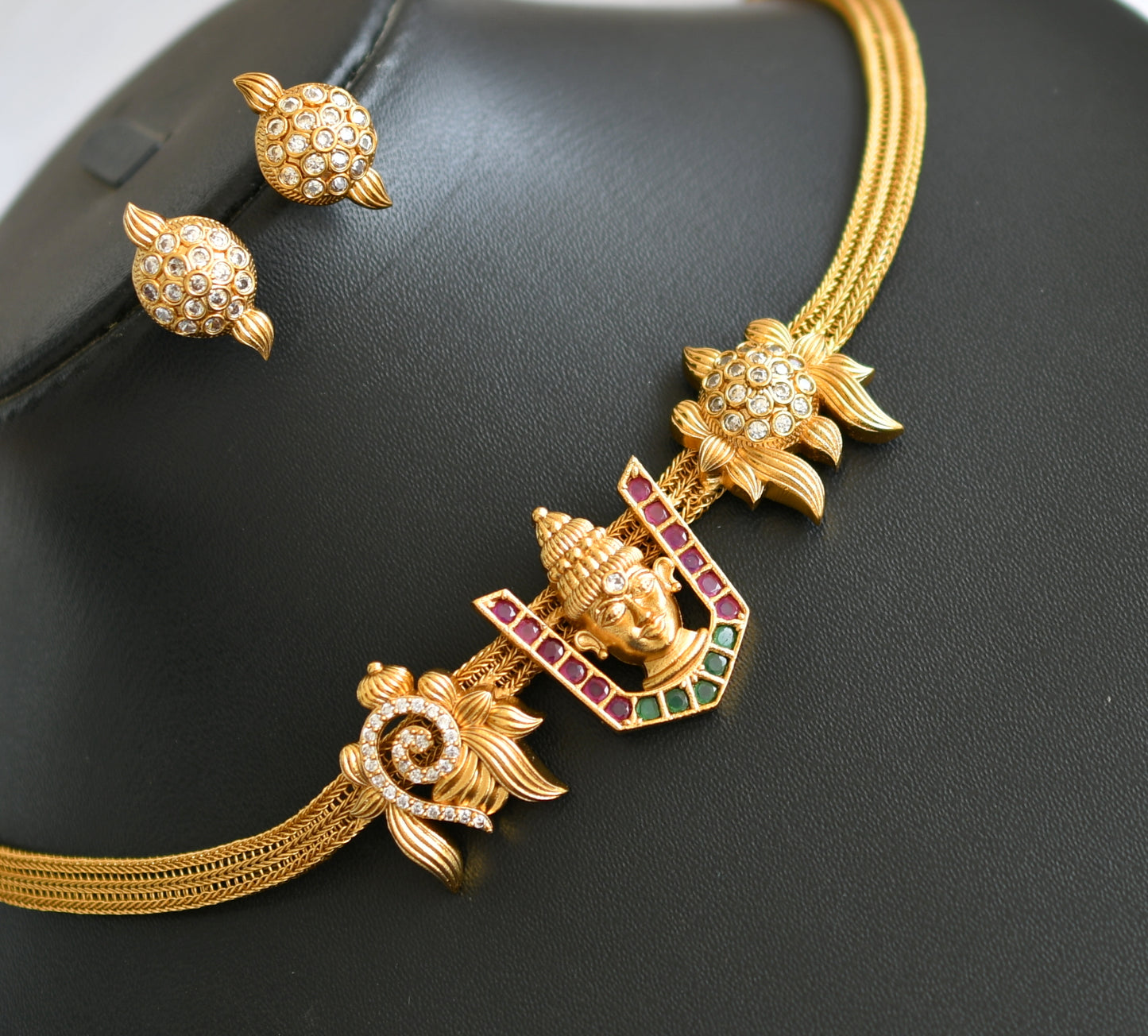 Matte finish ruby-green-white ‎Venkateswara shanku-chakra-nama choker necklace set dj-42157