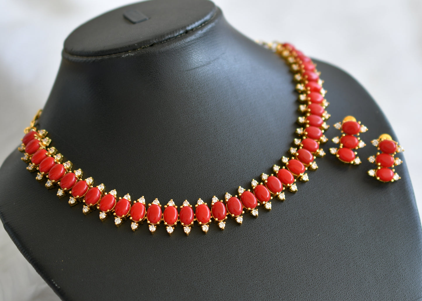 Gold tone coral-white oval stone necklace set dj-45002