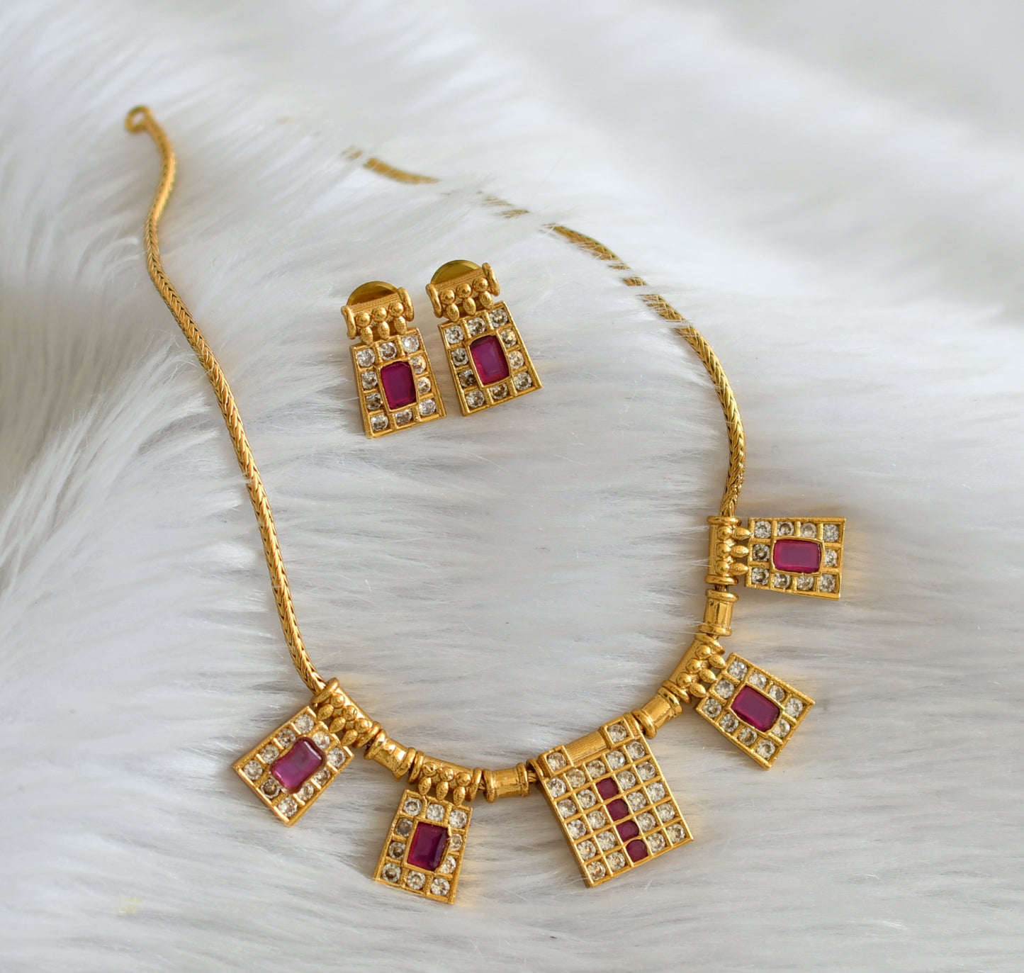 Matte finish ruby-white poothali necklace set dj-45017