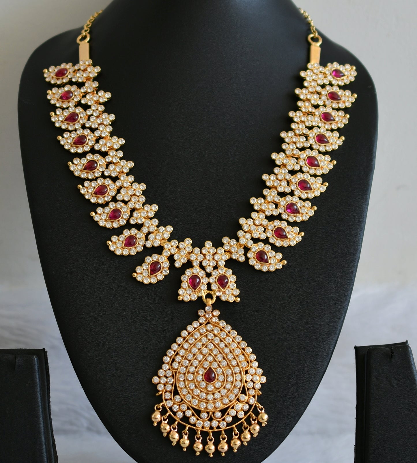 Gold tone ad real kemp-white stone mango necklace dj-50412