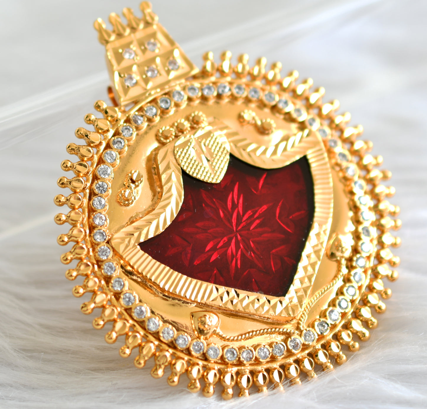 Gold tone kerala style red-white stone round palakka pendant dj-43460